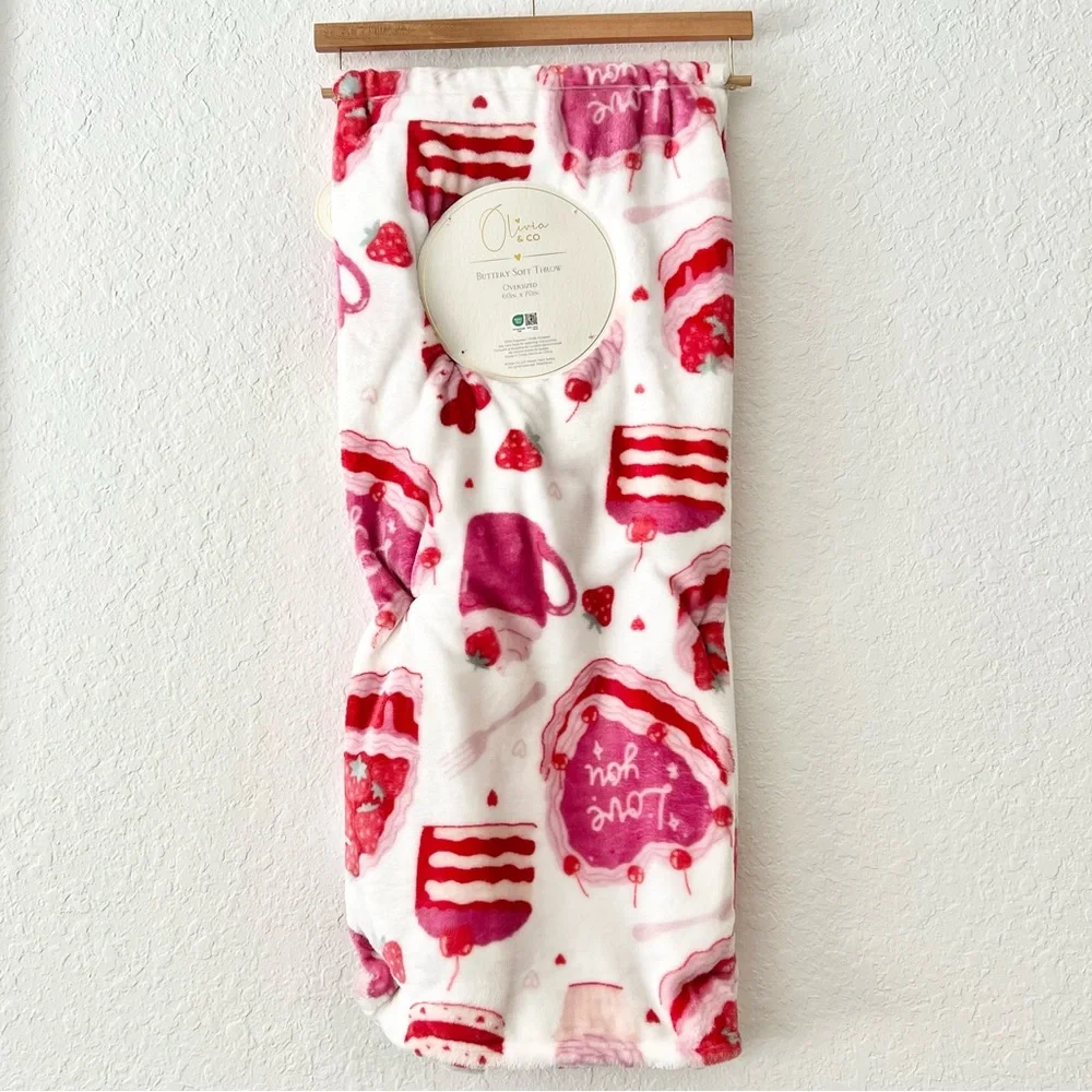 NWT RARE Olivia & Co. Valentine Dessert Heart Cake Cupcake Treats Throw  Blanket